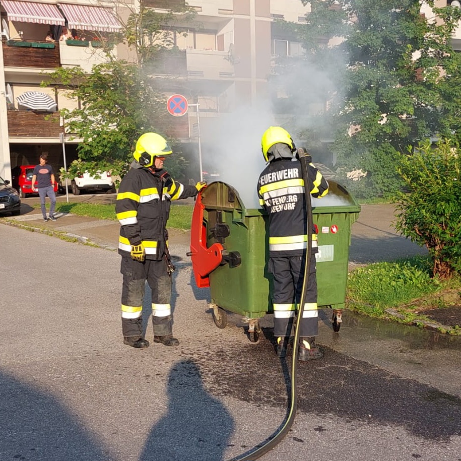 Müllcontainerbrand im Siedlungsgebiet