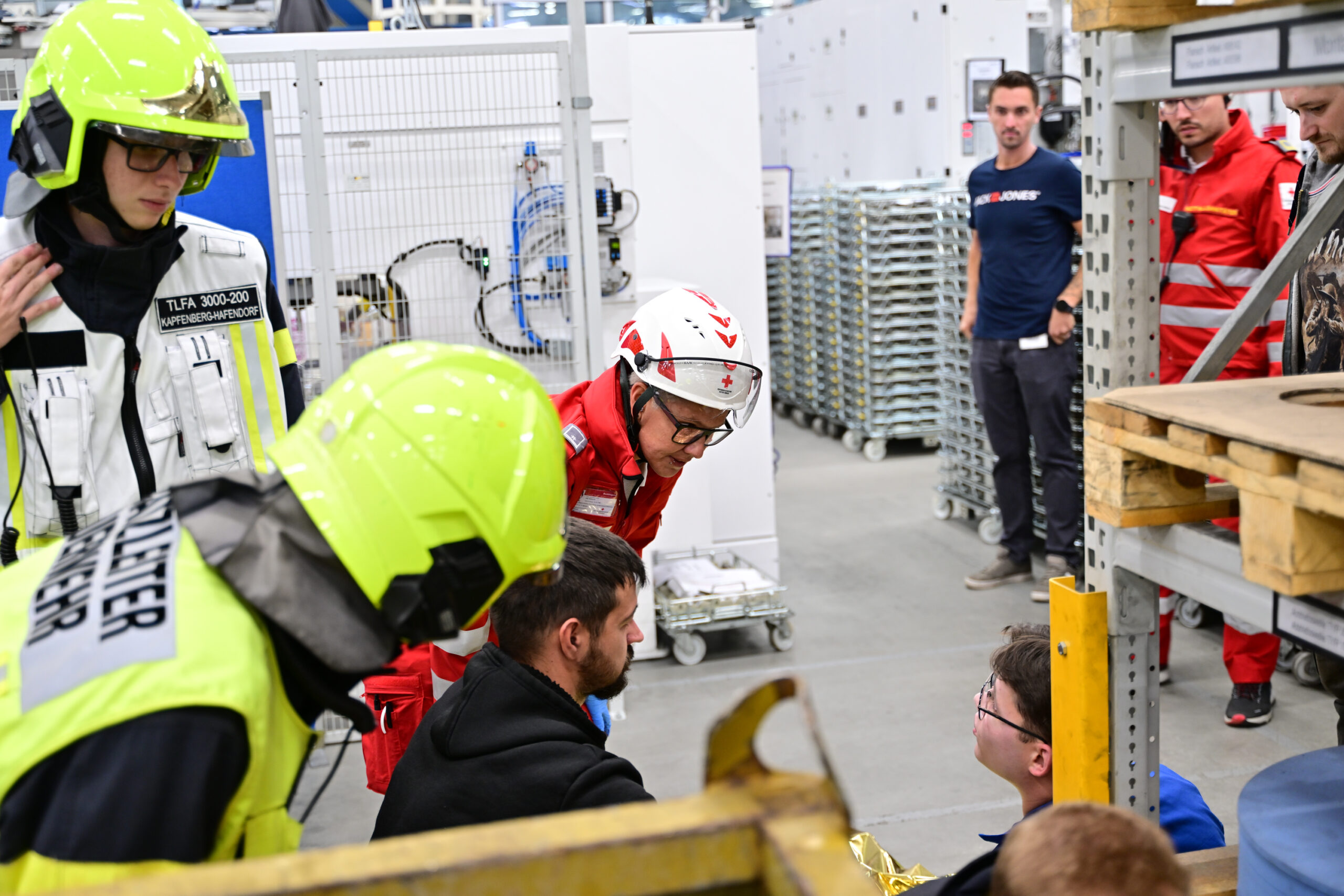 Gemeinsame Einsatzübung mit dem Roten Kreuz Kapfenberg: „schwerer Arbeitsunfall in Industriebetrieb“